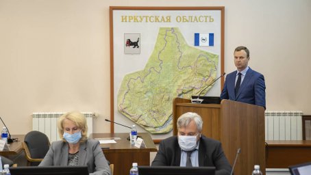 ​Виктор Побойкин выступил с докладом на заседании Правительства региона