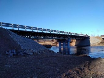 В Качугском районе завершается строительство моста через Манзурку