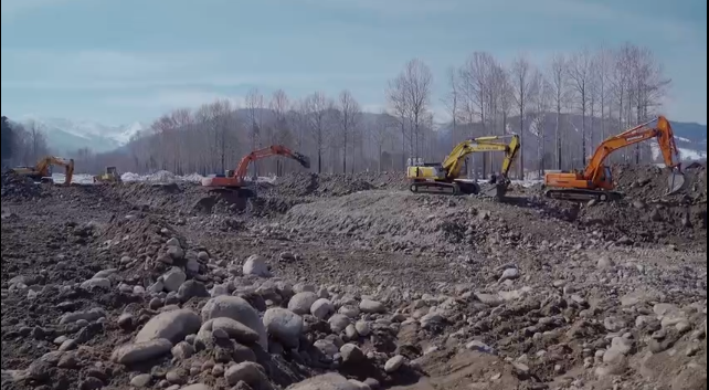 Дорожная служба продолжает реализацию важного проекта — углубления русел рек в Байкальске