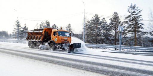 На борьбу со снегом вышла техника Дорожной службы ⠀