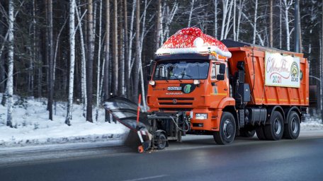 Байкальский тракт в праздничные дни будет чистить Дед Мороз...