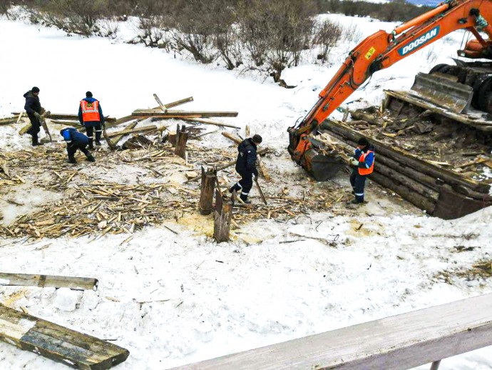 ​В Качугском районе демонтировали старый деревянный мост
